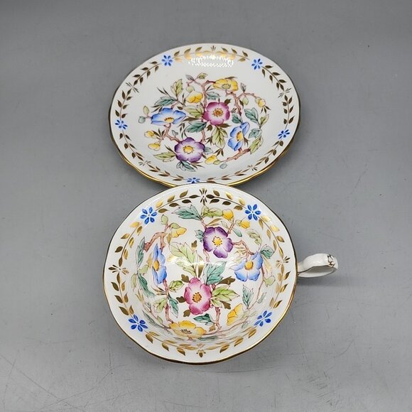 Hand Painted Royal Chelsea Rich Floral Center Tea Cup and Saucer Set - Picture 4 of 9